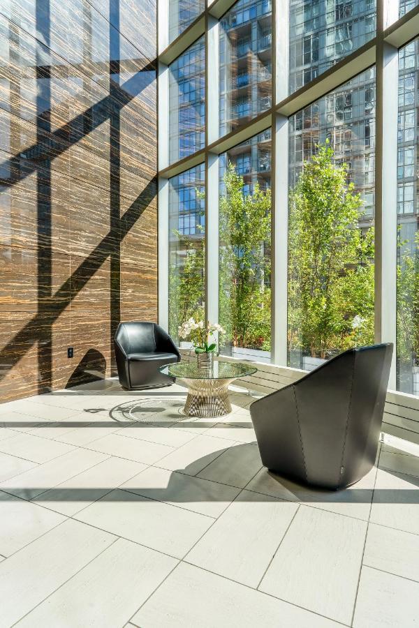 Family Oriented Downtown Toronto 2Bdrm Condo With Parking & Office Space Εξωτερικό φωτογραφία